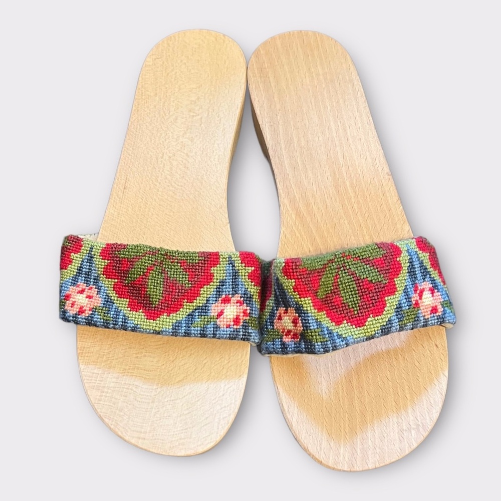 Vintage Needlepoint Wood Floral Slip On Sandals Made in Italy EU Sz 40 US 9-9.5